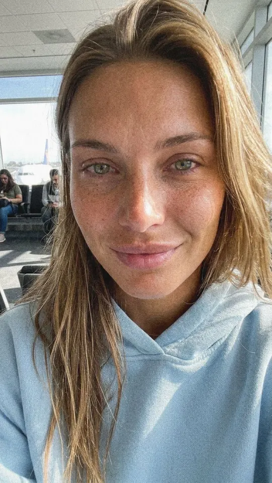 Chloe · This got me · Airport gate